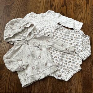 Carter’s little bear bundle, size 6-9M (3 pieces)